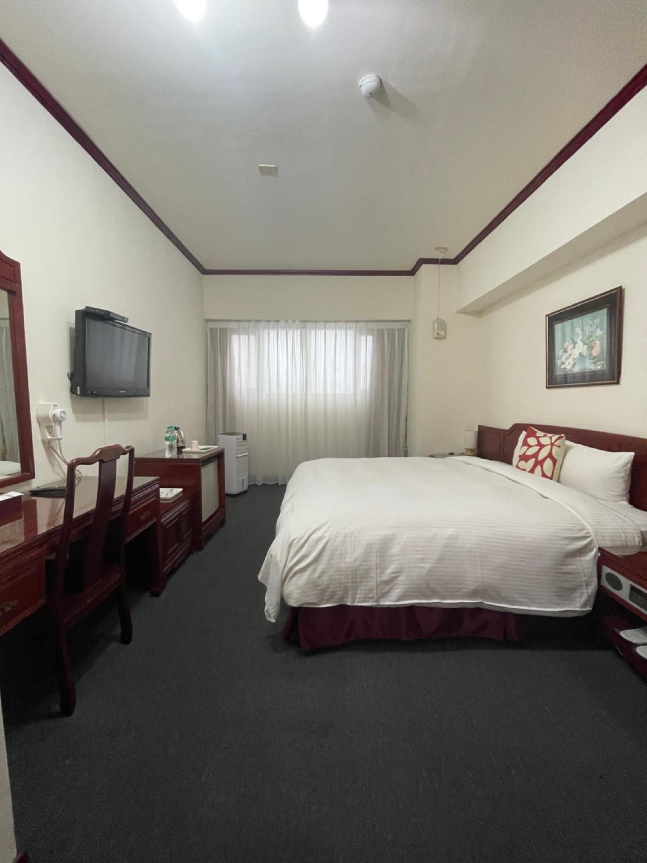 Economy, Queen Bed
