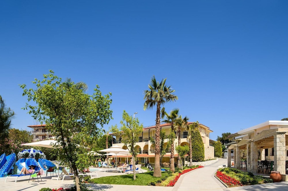Portes Beach Hotel 48/64