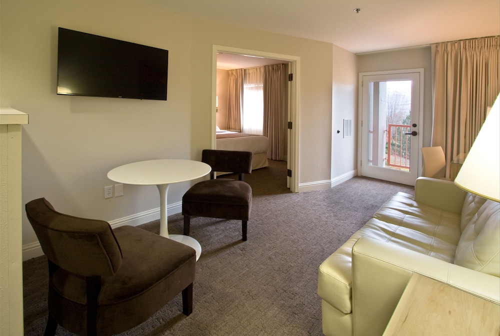 Ashland Hills Hotel Suites 29/51