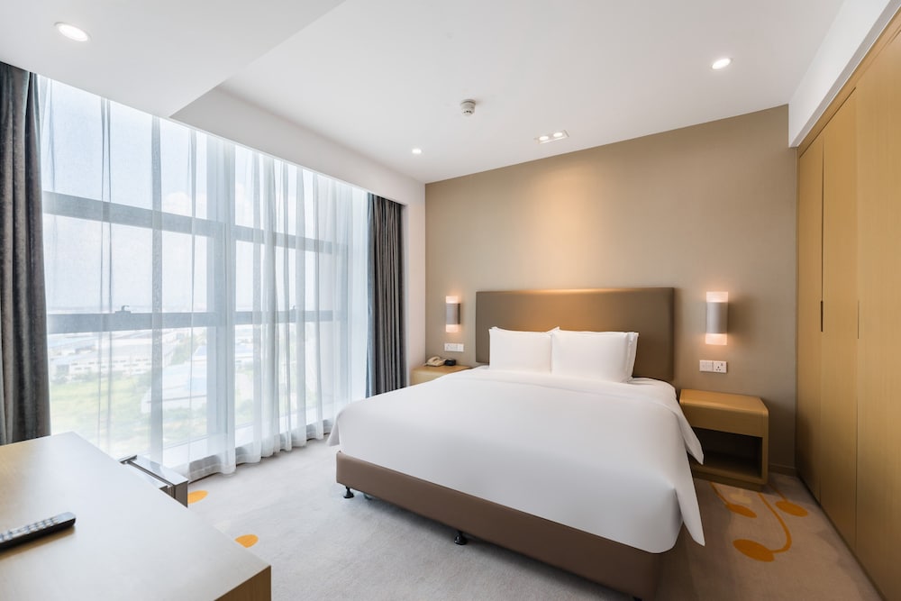Suite, King Bed, Living Area