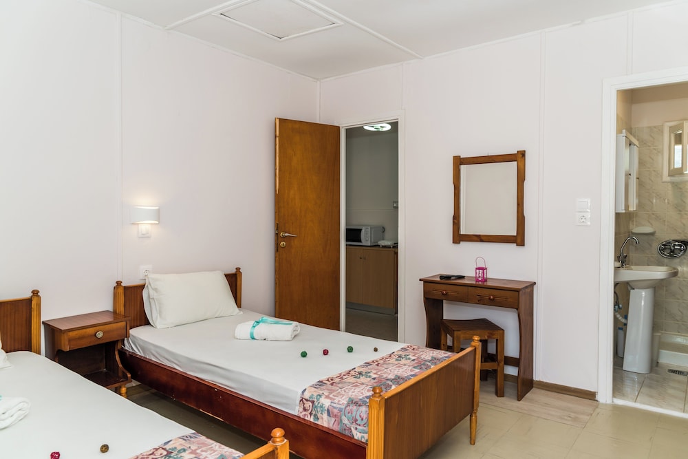 Roussas Studios and Apartments 15/41