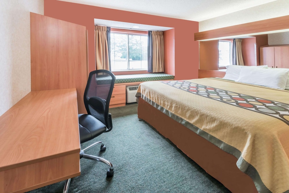 Super 8 By Wyndham Columbus West 21/24