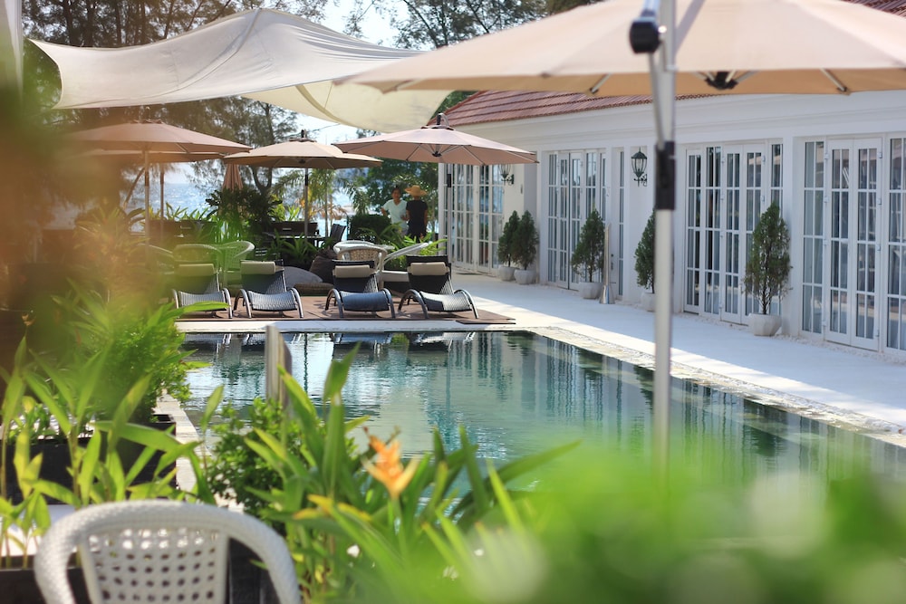 White Boutique Hotel and Residences 66/72