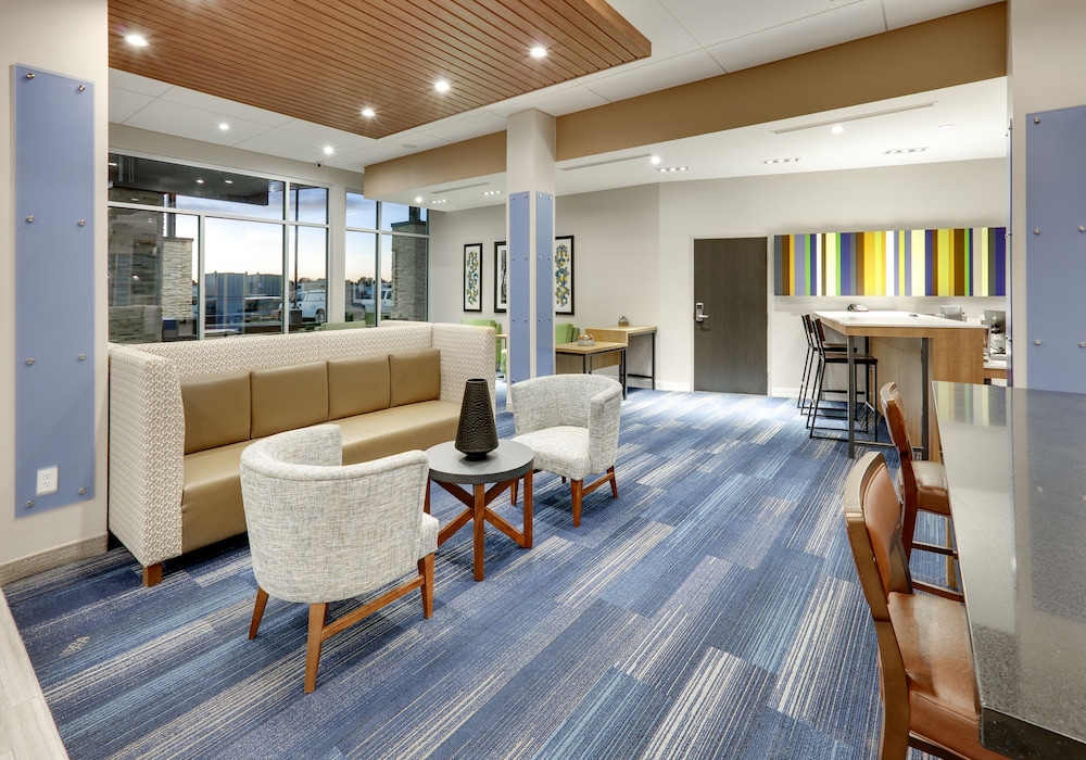 Holiday Inn Express Kermit 28/40