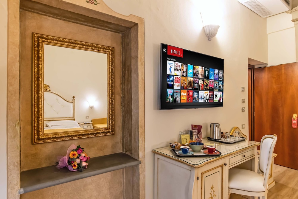 Hotel Porta Faenza 14/87