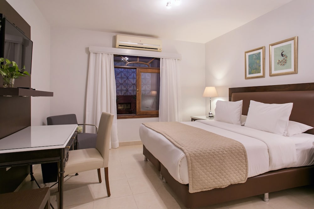 LAS LOMAS CASA HOTEL 27/75