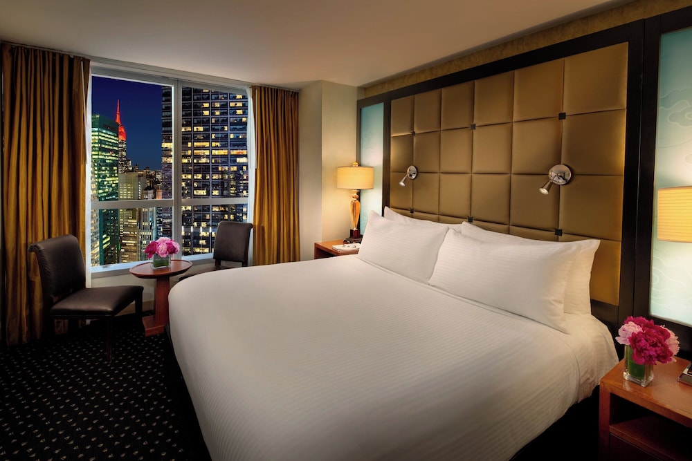 MILLENNIUM, SUITE, KING BED
