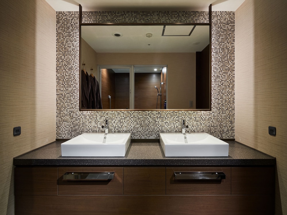 Okinawa NaHaNa Hotel & Spa 66/67