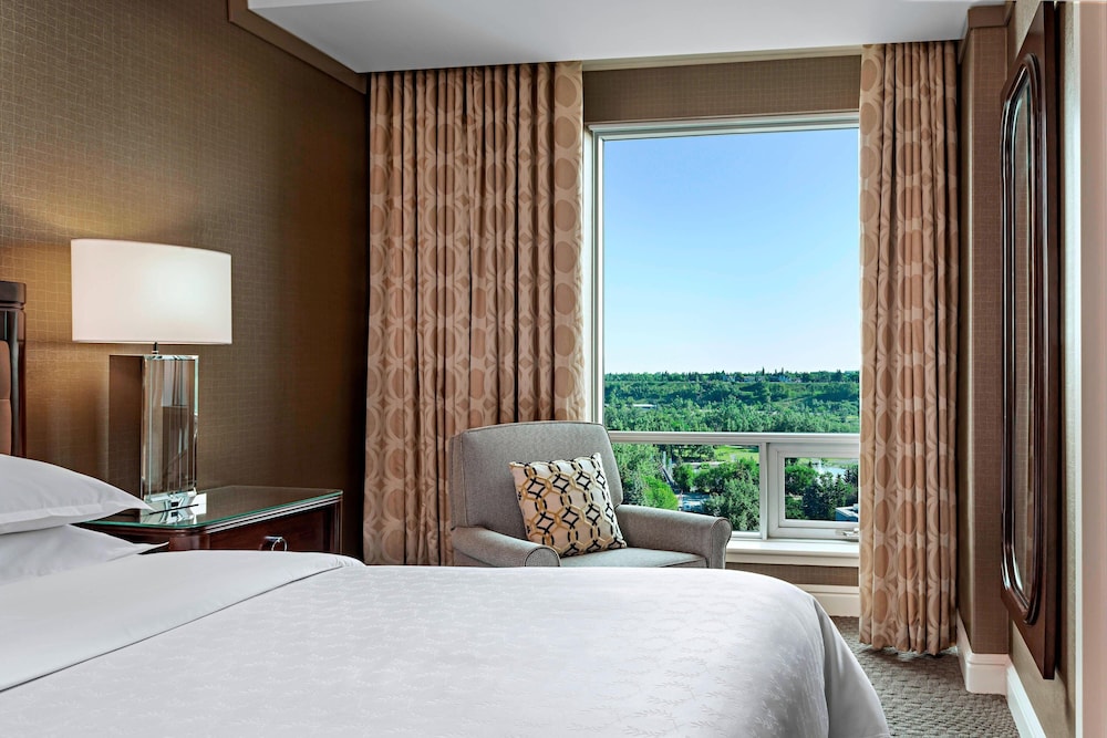 Sheraton Suites Calgary Eau Claire 4/52