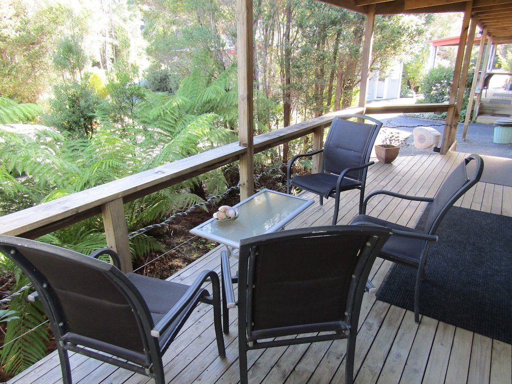 THE CRAYS ACCOMMODATION 35/46