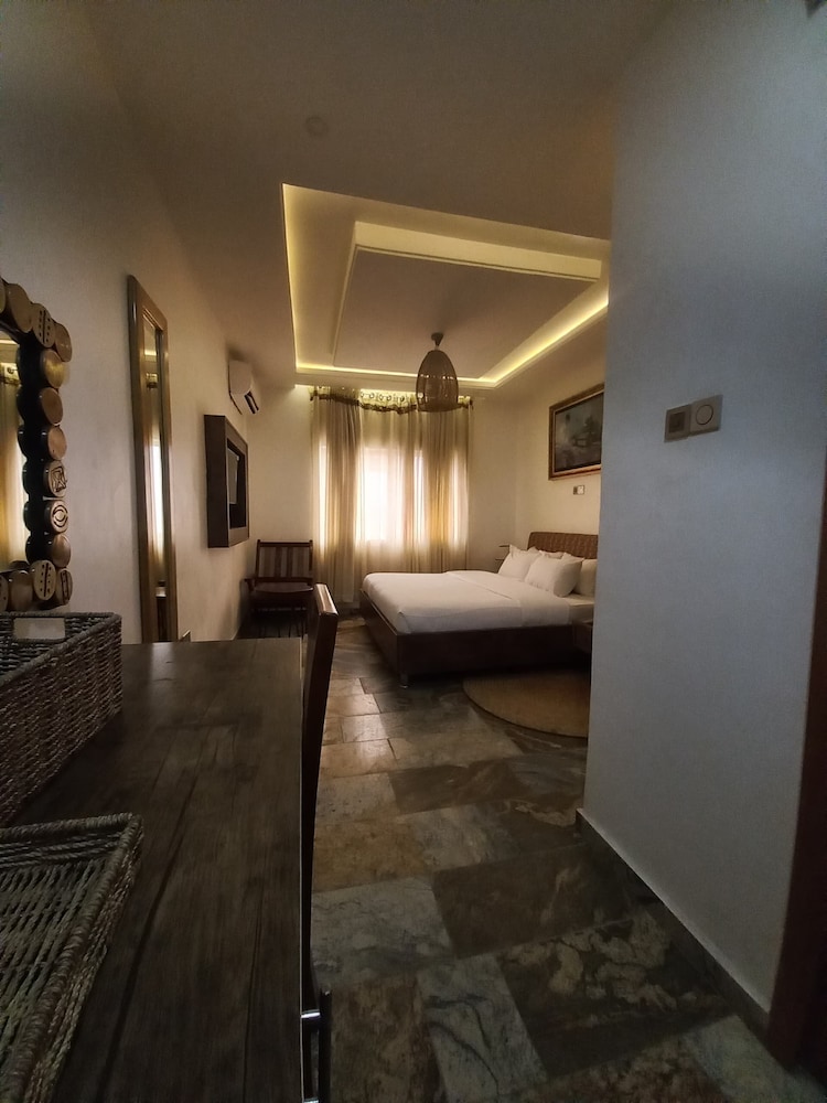 3j Apos S Hotel Ltd 64/64