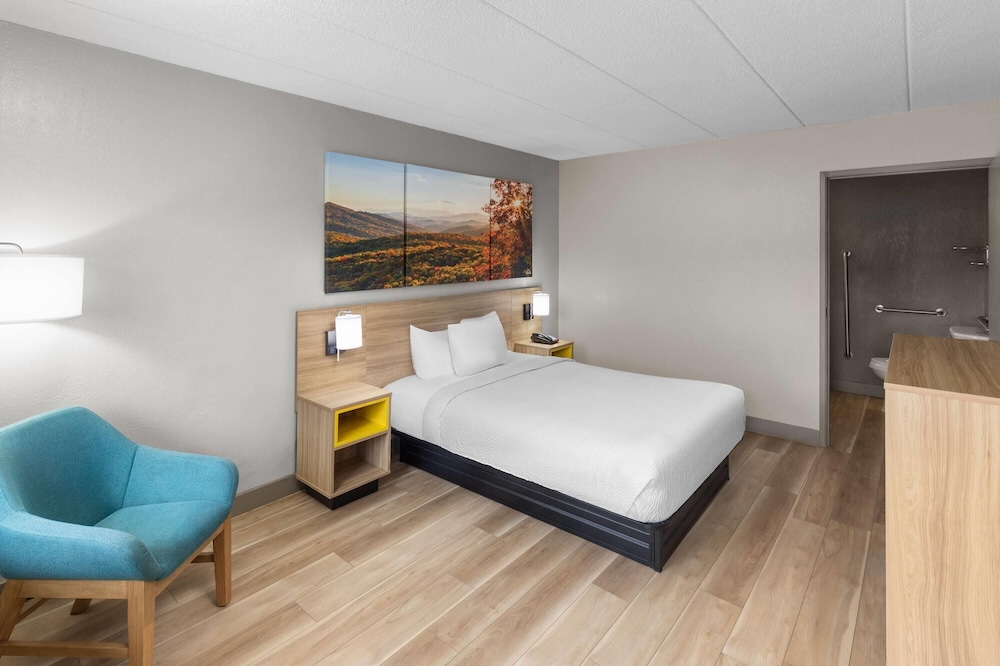 Days Inn by Wyndham Charleston WV 13/33