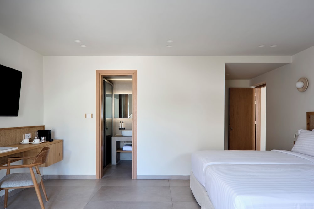 Family, 4 Beds, Twin Beds, Sofa, Pool Access