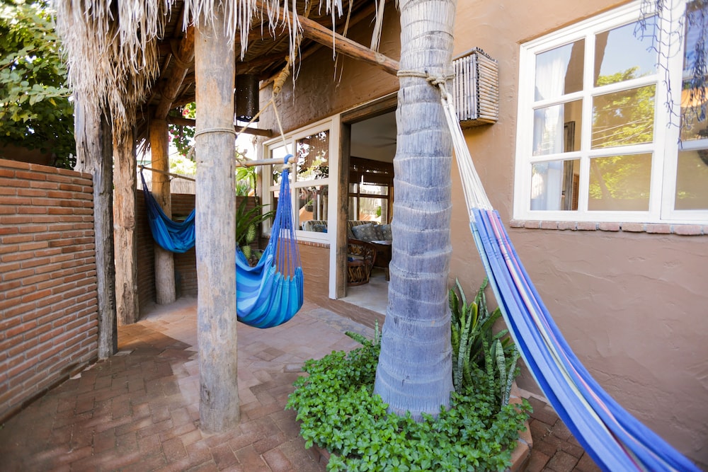 The Bungalows Hotel 18/50