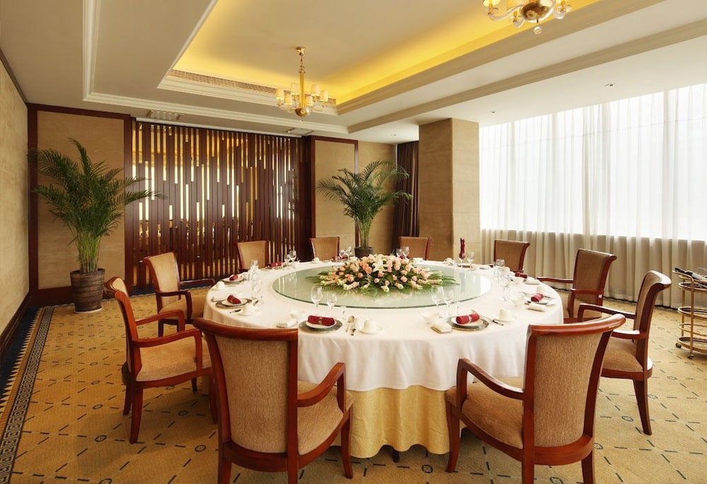 West Capital International Hotel 36/50