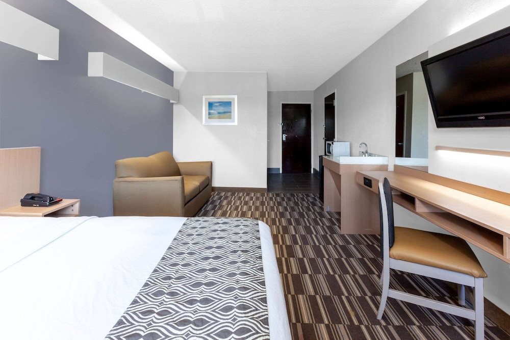 Microtel Inn & Suites by Wyndham BWI Airport Baltimore 15/40