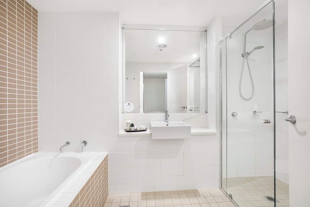 Sage Hotel Wollongong 74/75
