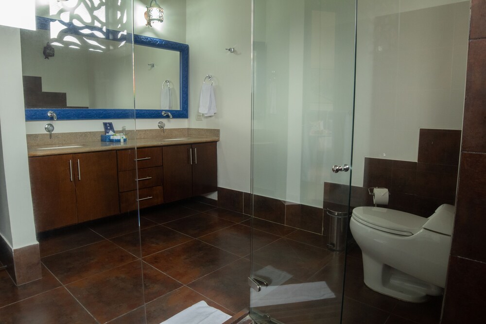 La Herencia Hotel 53/55