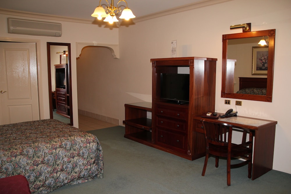 THE LAWSON MOTOR INN 14/31