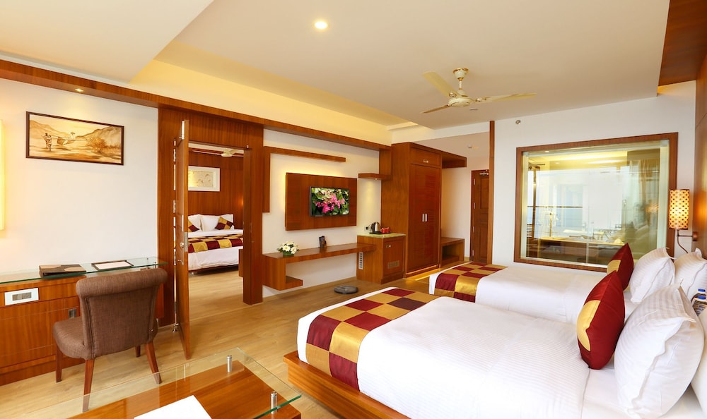 Amber Dale Luxury Hotel and Spa, Munnar (ex PLUM JUDY - THE LEISURE HOTEL) 10/50