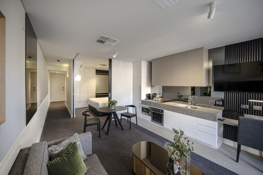 Majestic M Suites 17/28