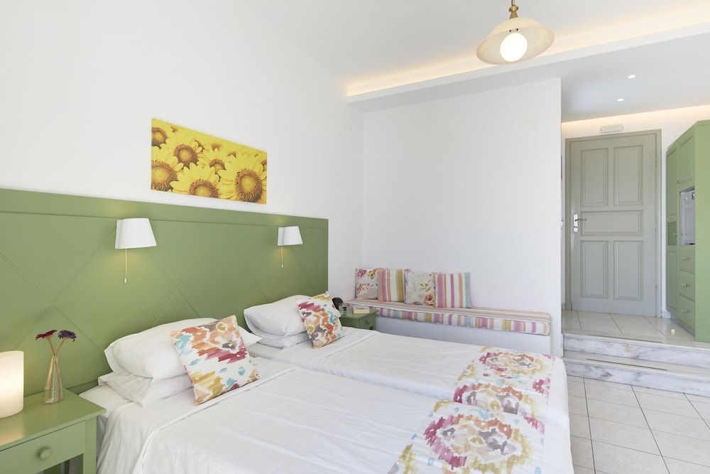 Nissos Thira Hotel 12/62