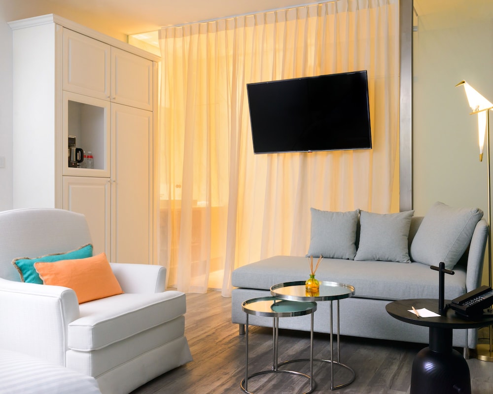 HOTEL POISPOIS 39/56