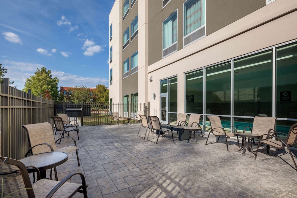 La Quinta Inn & Suites by Wyndham Greensboro Arpt High Point 5/52