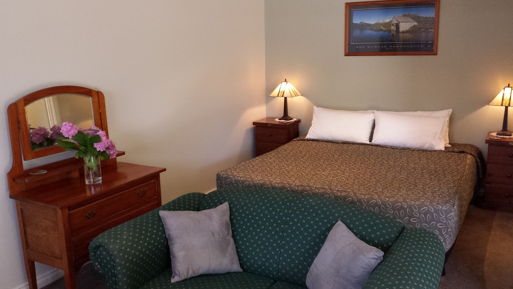 Daylesford Central Motor Inn 42/65
