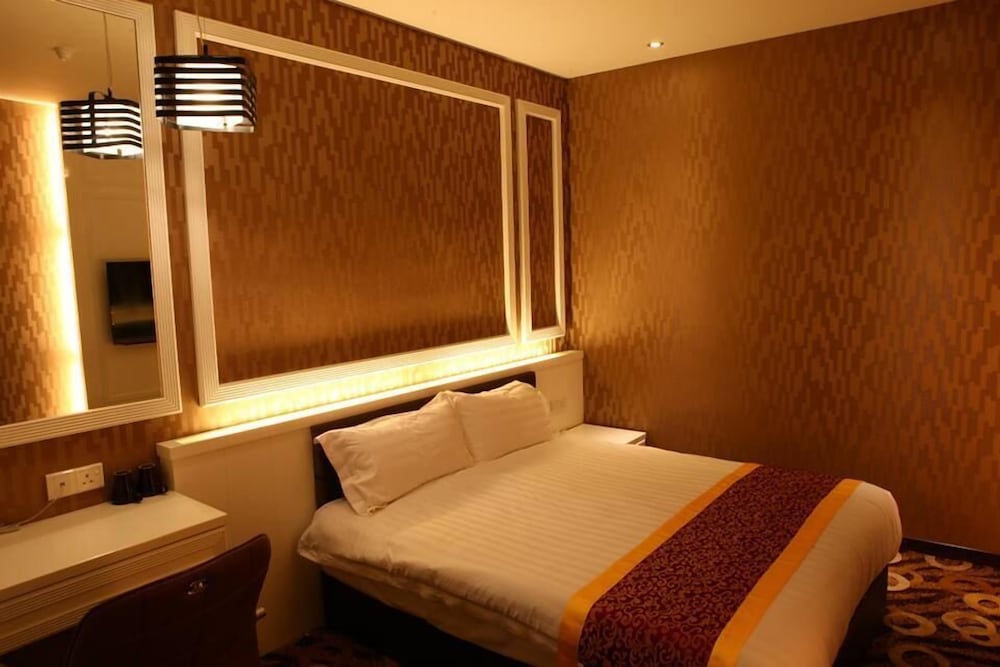 Golden Valley Hotel 36/46