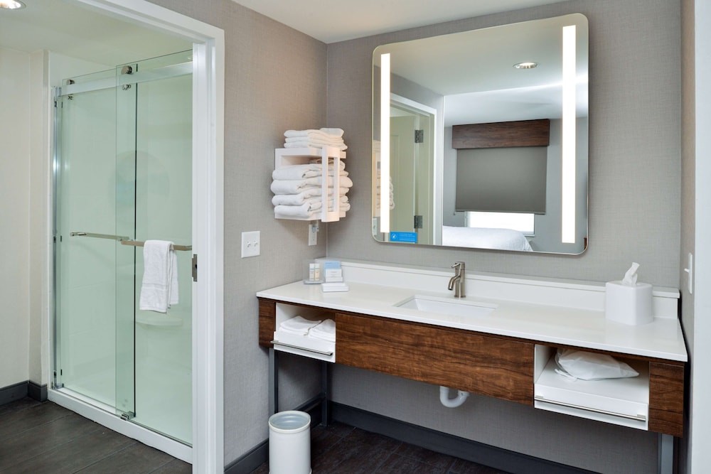 Hampton Inn and Suites Las Vegas Airport 34/66