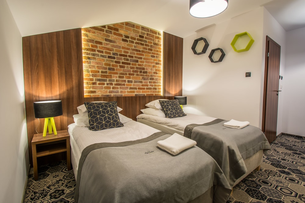 Hotel Lavender 32/67