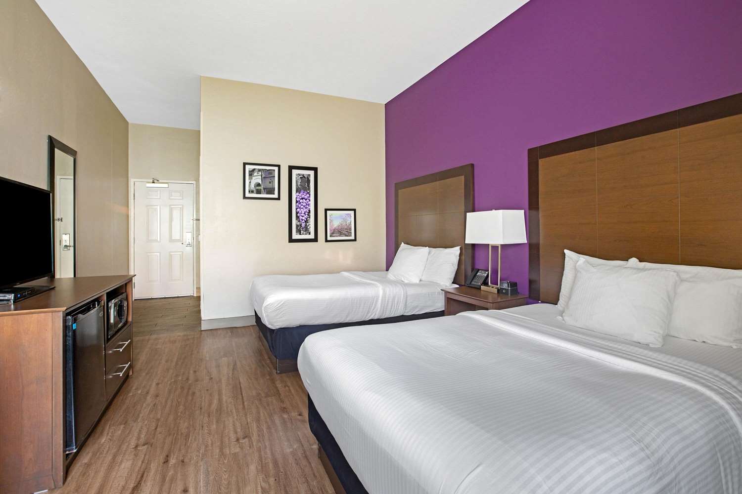 La Quinta Inn & Suites by Wyndham Visalia/Sequoia Gateway 8/60