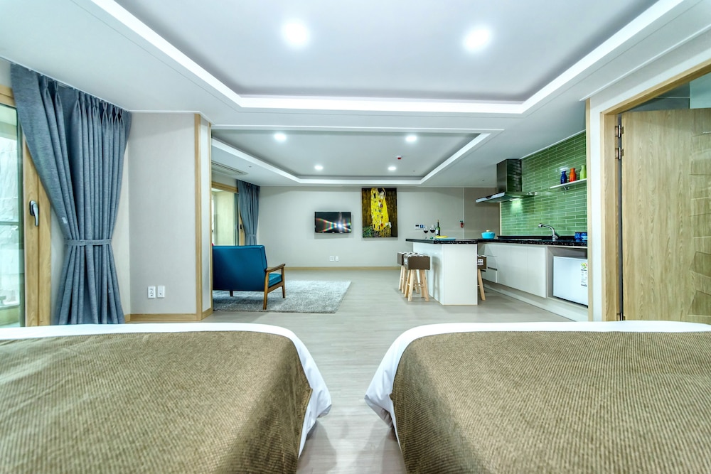 Blue Whale Resort 25/68