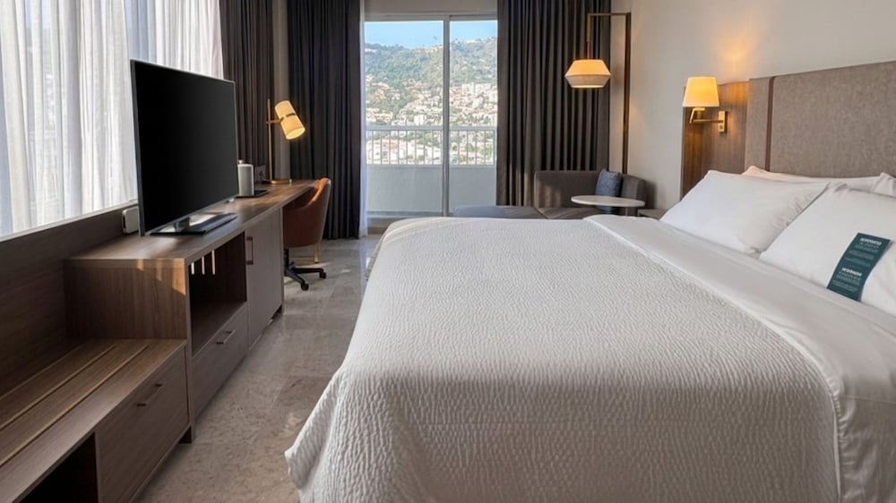 Standard, King Bed, City View, Corner