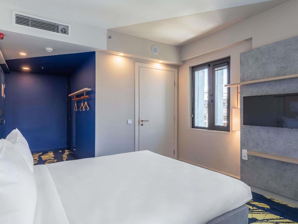 Smart, Double Bed, Accessible