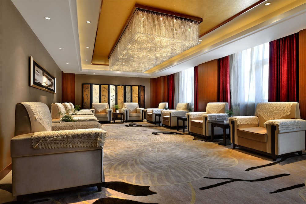 Crowne Plaza Yading 61/81