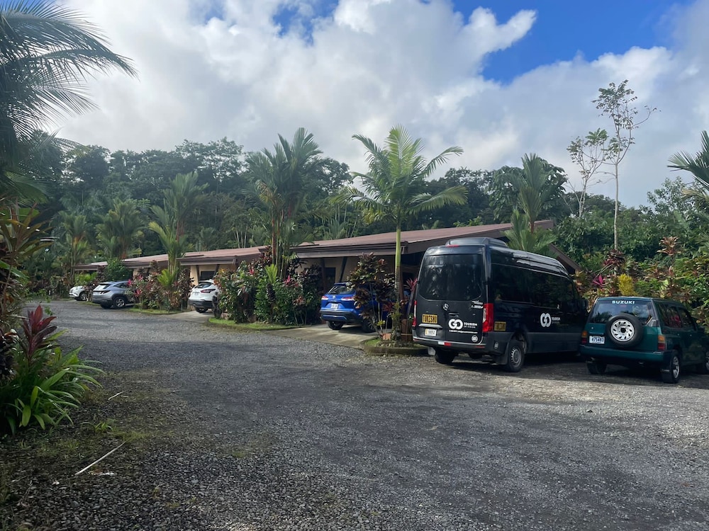 Aunty Arenal Lodge 34/50