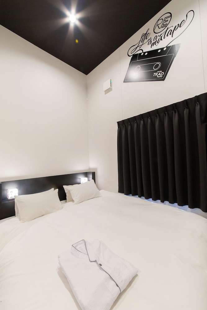 DELUXE, DOUBLE BED