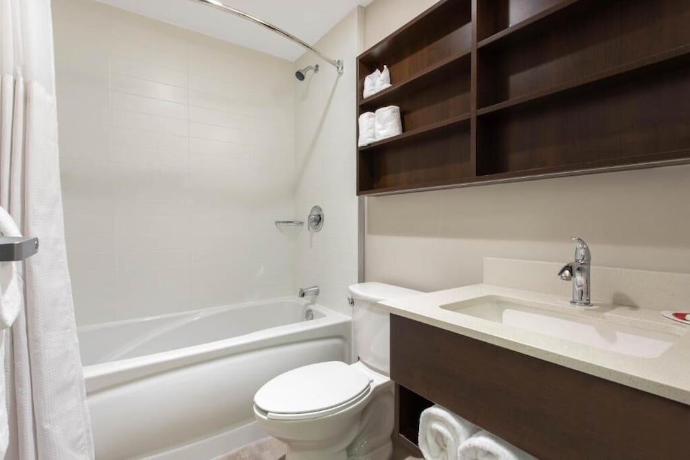 Microtel Inn And Suites By Wyndham Portage La Prairie 29/33