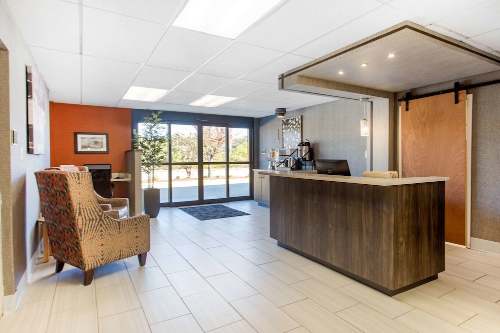 Gallus Stadium Park Inn, an Ascend Collection Hotel 8/33