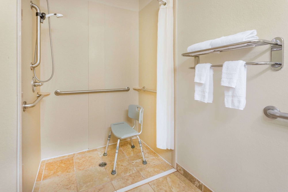 Days Inn by Wyndham Semmes/Mobile 5/20