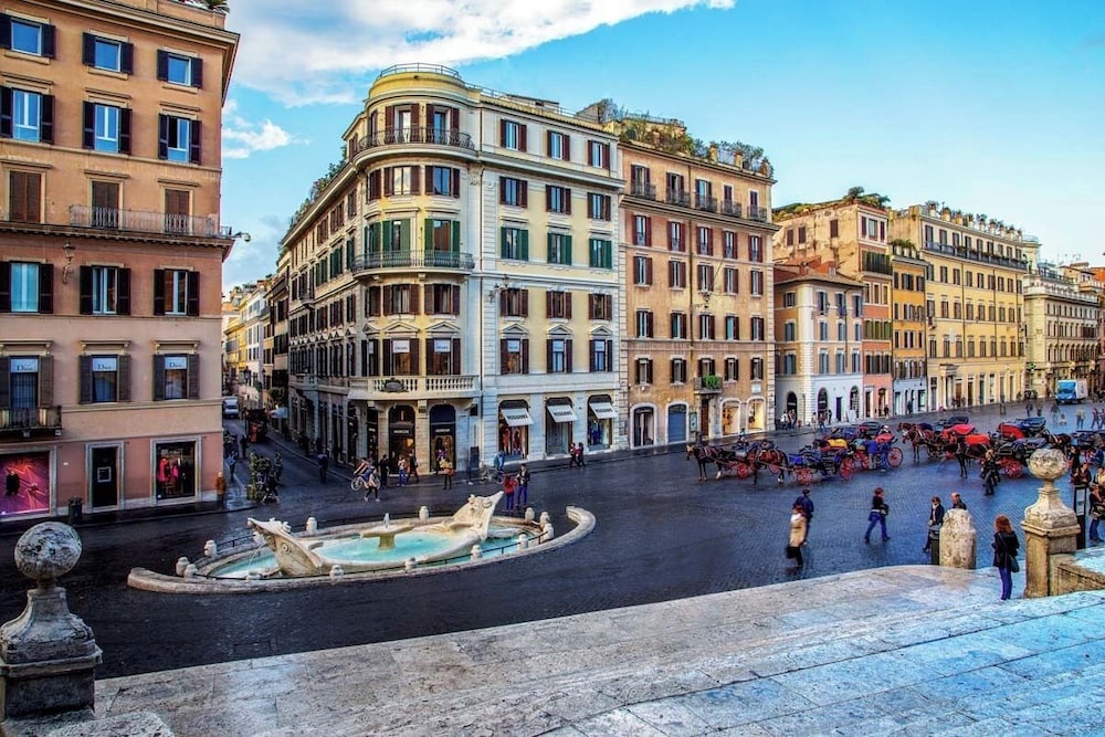 The Inn at the Spanish Steps 106/112