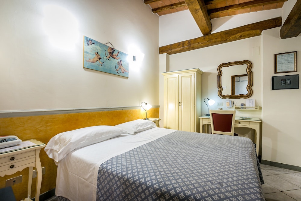 1 BEDROOM, DOUBLE OR TWIN BED