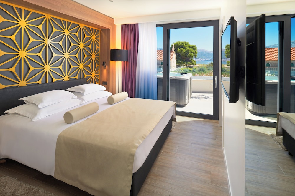 Amphora Hotel 14/80