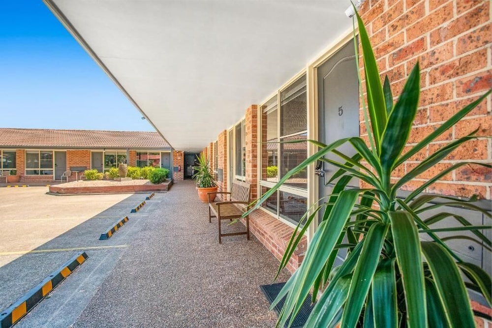 Lake Macquarie Motor Inn 40/50