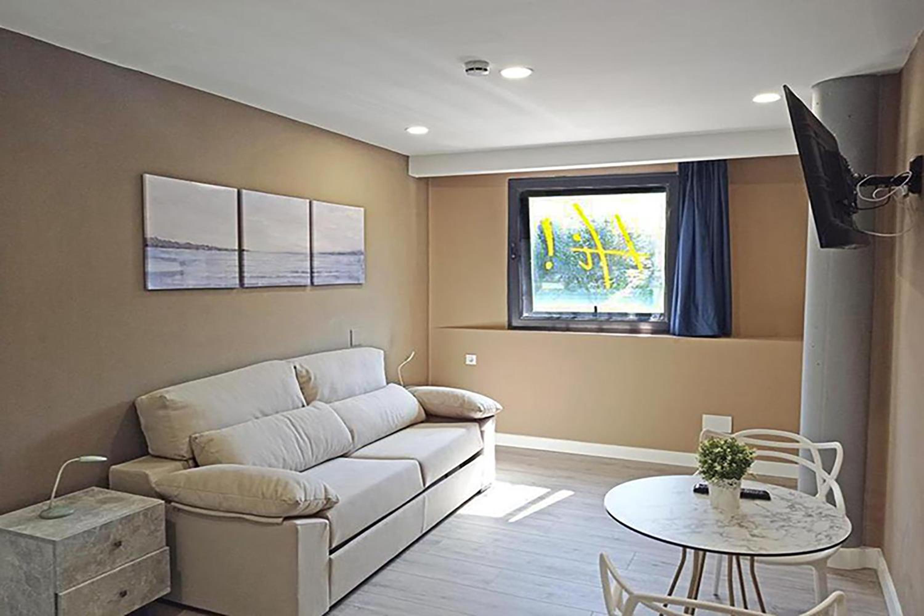 Hi Apartments Santander 3000 8/15