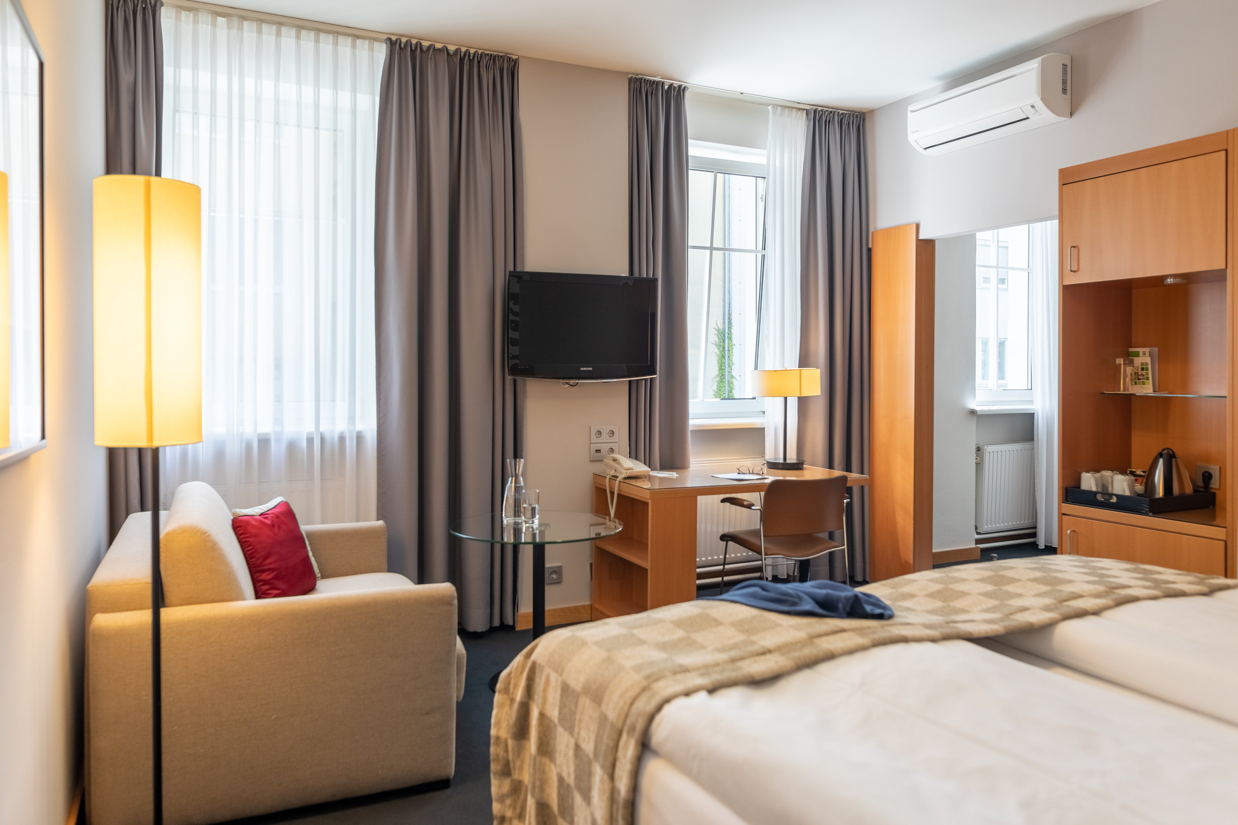 HOLIDAY INN VIENNA CITY 18/74