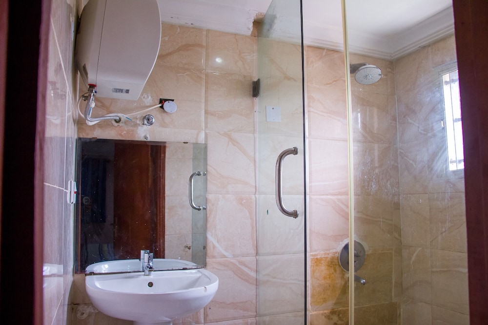 Folade Hotels 24/29