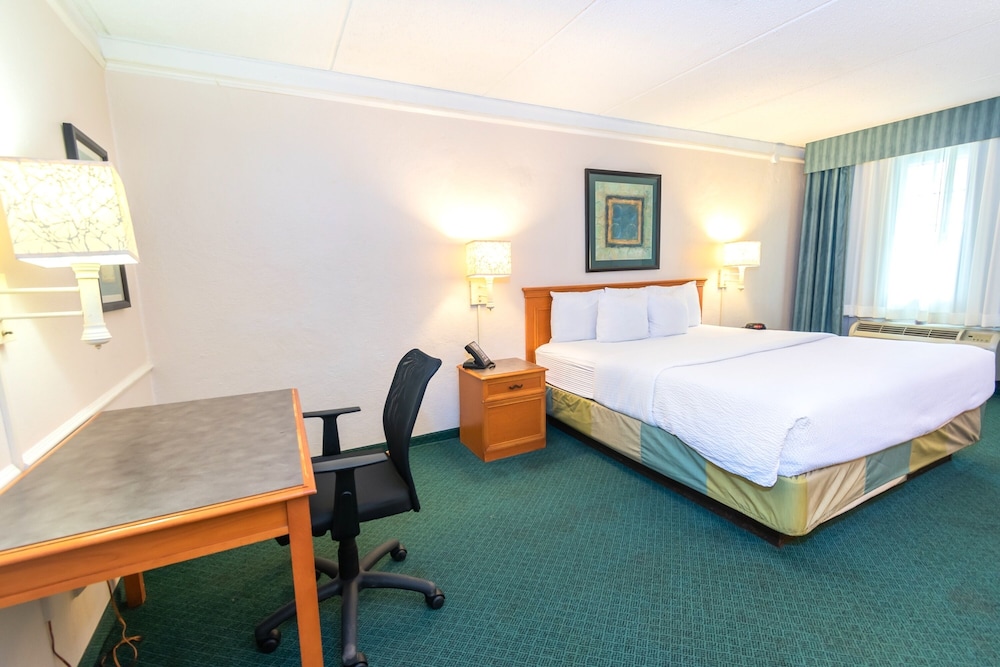 La Quinta Inn Clute Lake Jackson 20/36